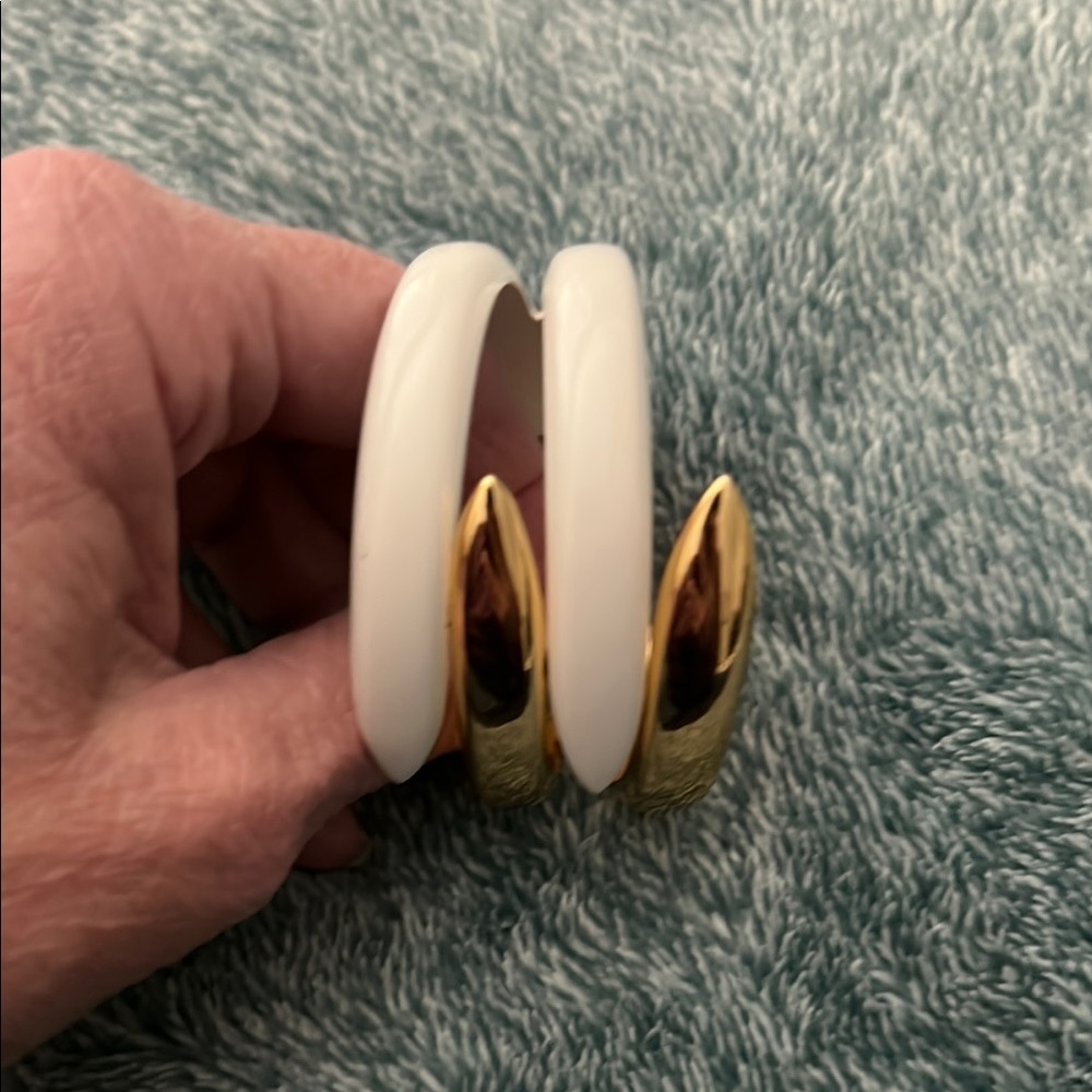 Elegant Gold and White Women's Bracelet